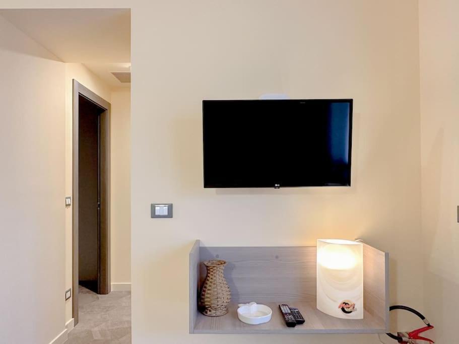 Free Parking Suite Con Wifi - Netflix - Ac Diano San Pietro Exterior photo