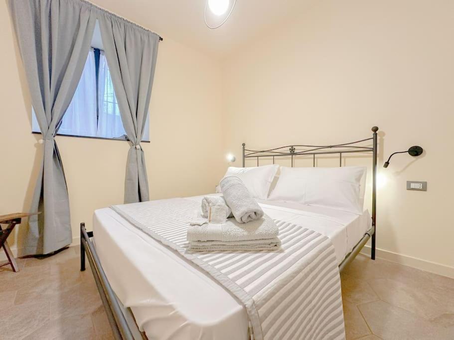 Free Parking Suite Con Wifi - Netflix - Ac Diano San Pietro Exterior photo