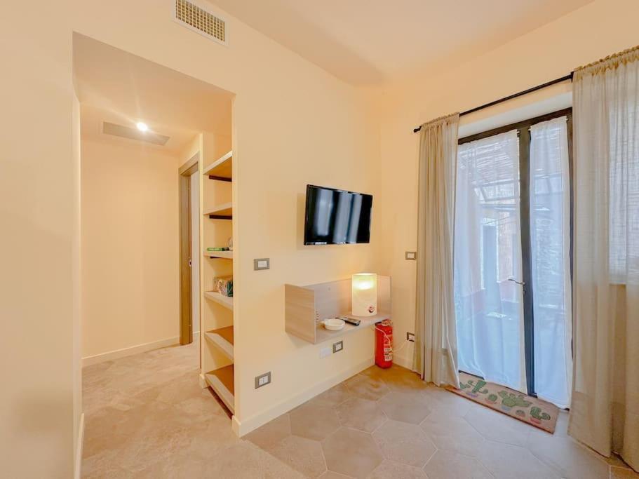 Free Parking Suite Con Wifi - Netflix - Ac Diano San Pietro Exterior photo